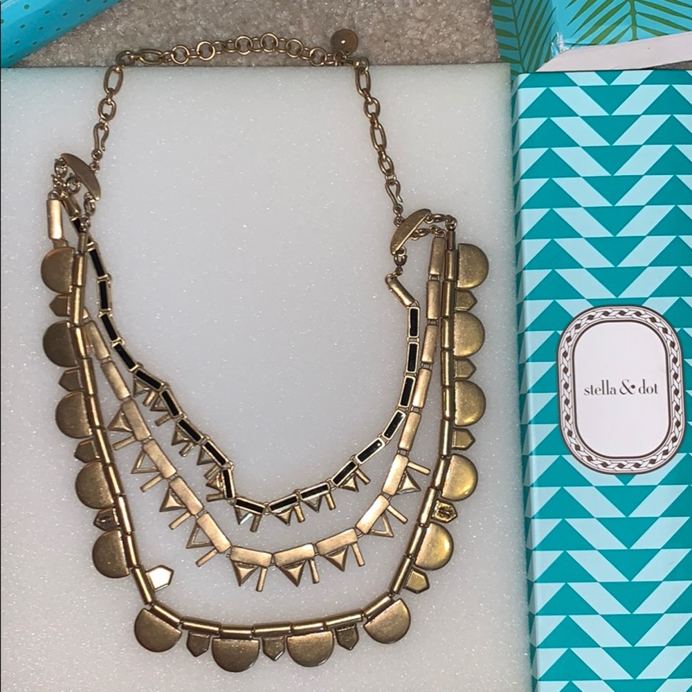 stella & dot layered necklace!! NEVER WORN.
